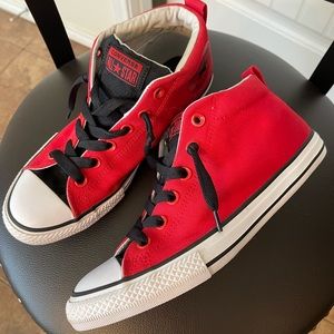 Red & black hightop converse 6(youth)